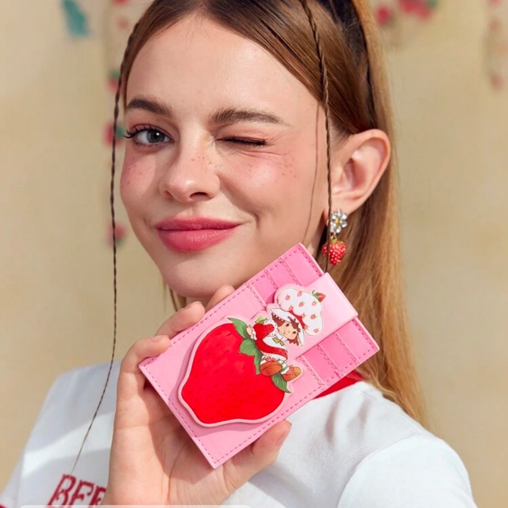 Strawberry Shortcake Character & Strawberry Pattern Small Card Holder